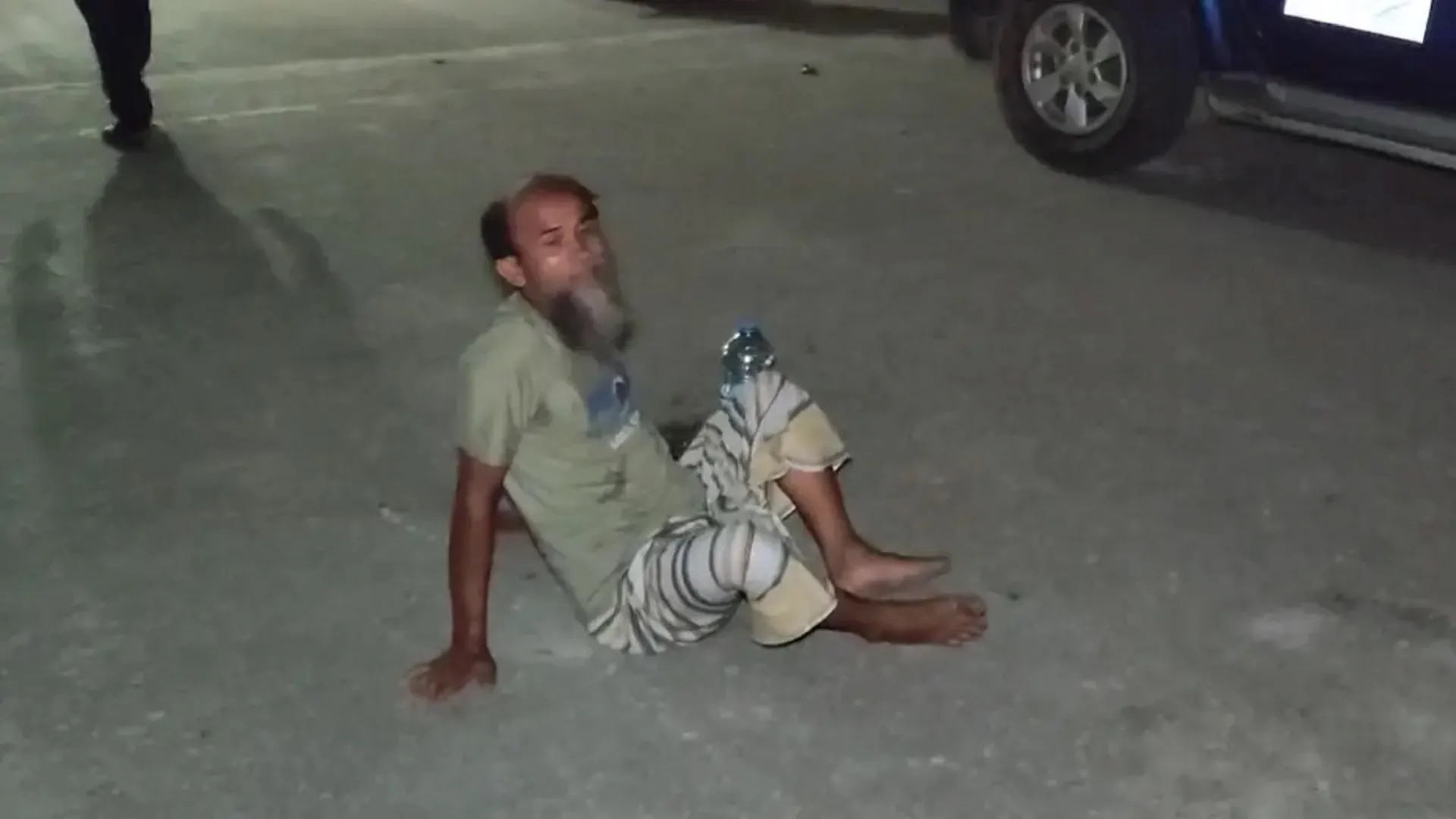 মেয়ের মরদেহ বাড়িতে রেখে মামলা করতে ১২ ঘণ্টা ধরে থানায় বাবা